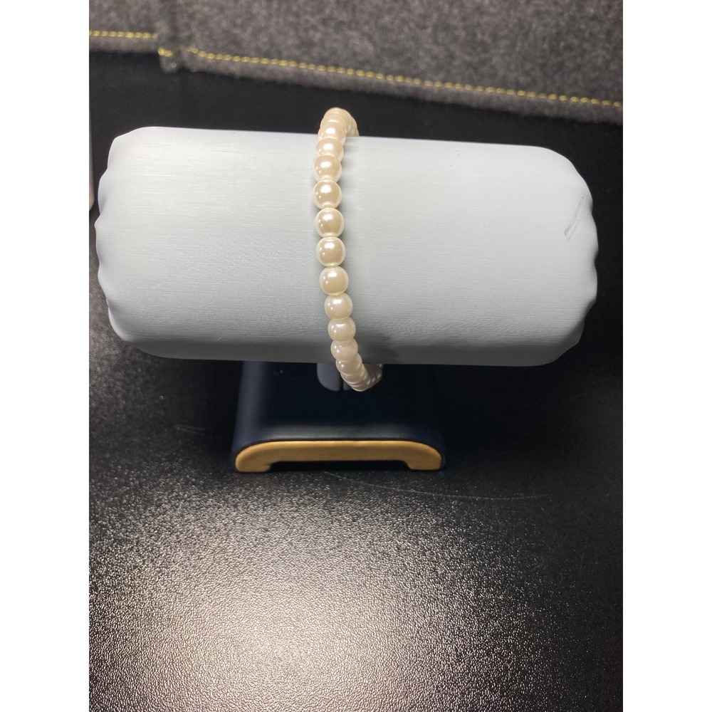 Claires Faux Pearl Bracelet Classic White Bead Strand Gold Tone Clasp‎ 7"